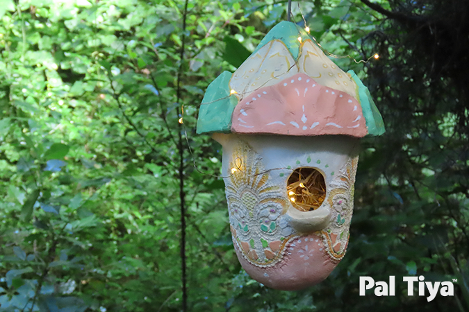 Decorative-summertime-lace-acorn-birdhouse